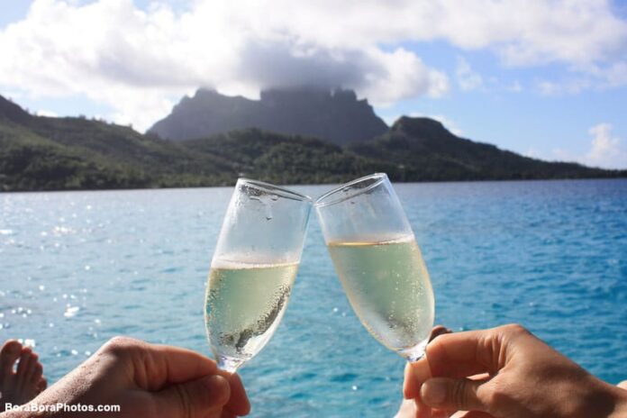 bora-bora-champagne-toast
