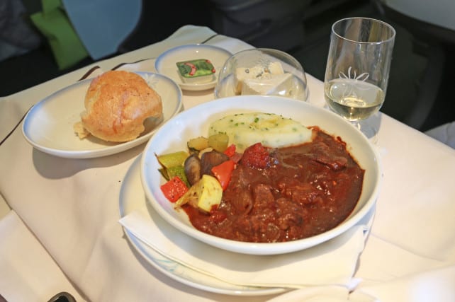 Beef stew in Madeira sauce on Air Tahiti Nui airlines | boraboraphotos.com