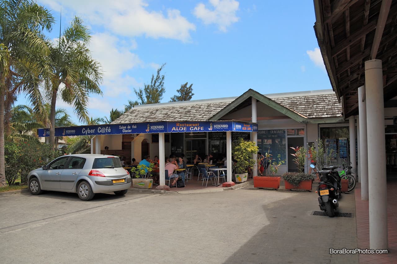 Outsude view of Aloe Cafe restaurant in Bora Bora.